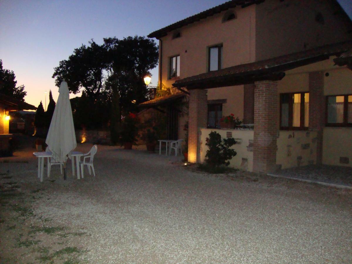 Residenza Le Querce Trilocale Villa Fossato di Vico Eksteriør bilde